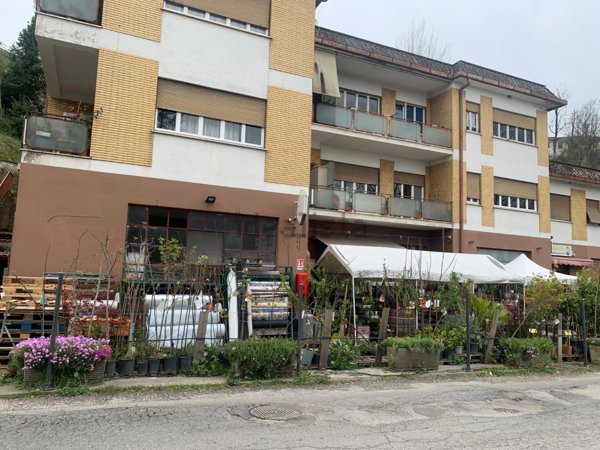 locale commerciale in vendita a Poggio Mirteto