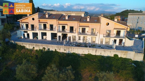 casa semindipendente in vendita a Poggio Mirteto