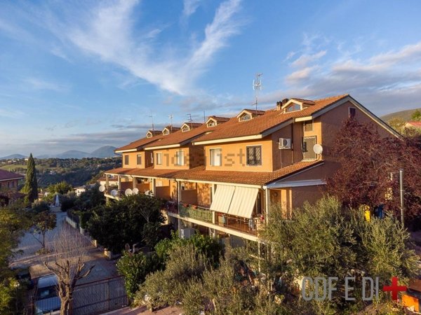 casa indipendente in vendita a Poggio Mirteto in zona Poggio Mirteto Scalo