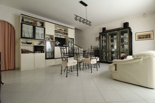 casa indipendente in vendita a Poggio Mirteto in zona Poggio Mirteto Scalo