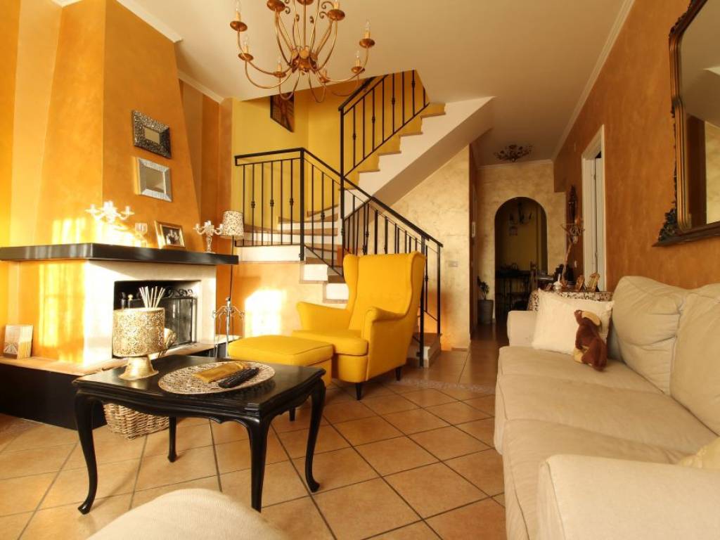 casa indipendente in vendita a Poggio Mirteto