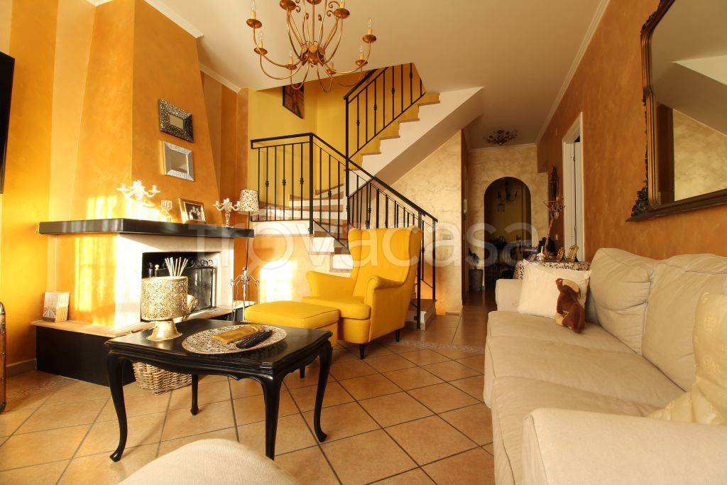casa indipendente in vendita a Poggio Mirteto
