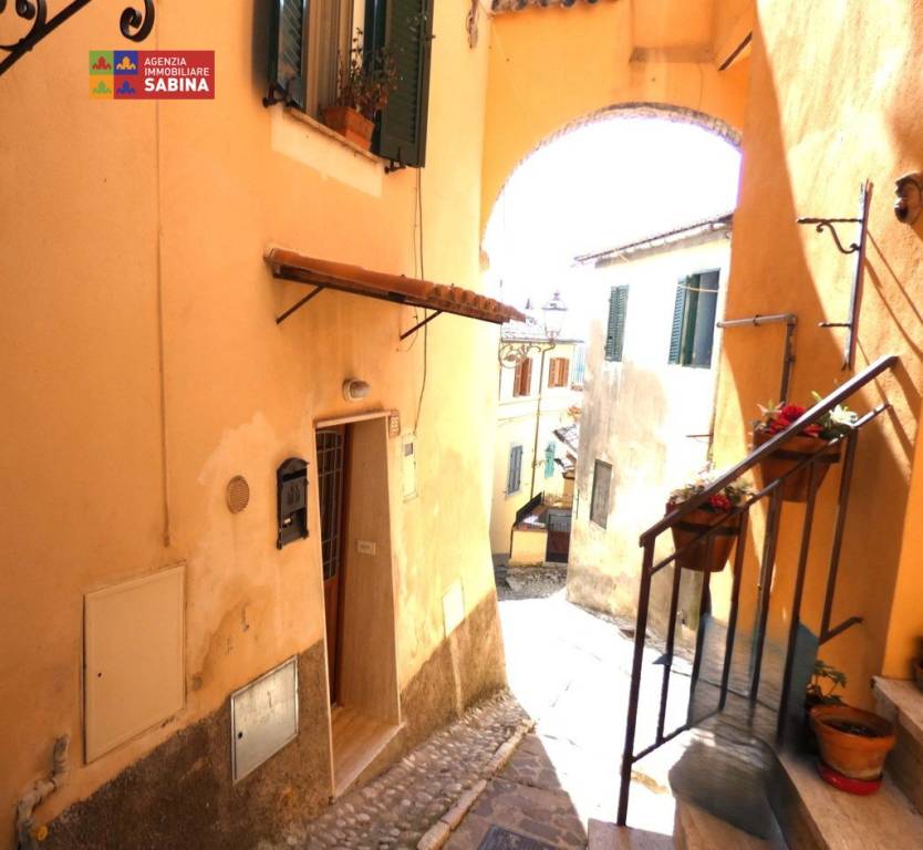 appartamento in vendita a Poggio Mirteto in zona Poggio Mirteto Scalo