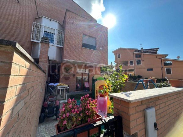 casa indipendente in vendita a Poggio Mirteto
