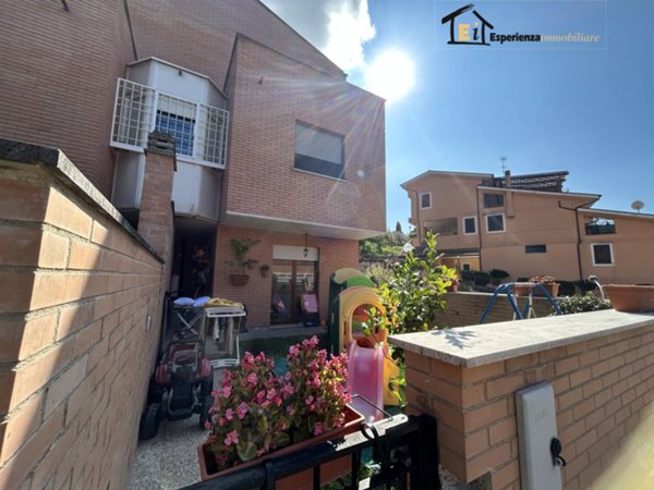 casa indipendente in vendita a Poggio Mirteto
