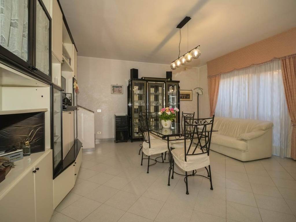 appartamento in vendita a Poggio Mirteto in zona Poggio Mirteto Scalo