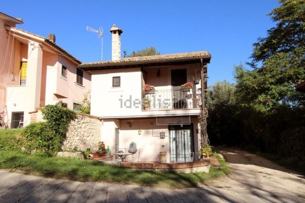casa indipendente in vendita a Poggio Mirteto in zona San Luigi