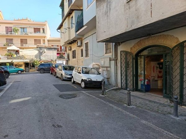 locale commerciale in vendita a Poggio Mirteto