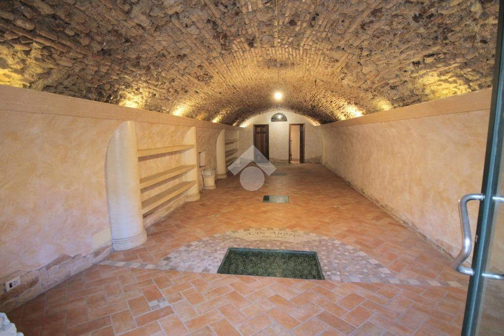 locale commerciale in vendita a Poggio Mirteto in zona San Valentino