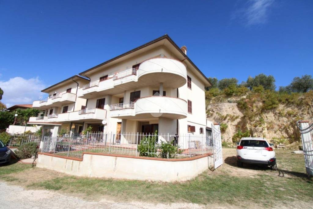 appartamento in vendita a Poggio Mirteto in zona Castel San Pietro