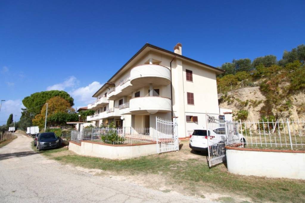 appartamento in vendita a Poggio Mirteto in zona Castel San Pietro