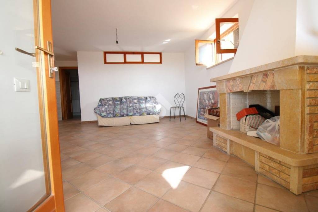 appartamento in vendita a Poggio Mirteto in zona Castel San Pietro