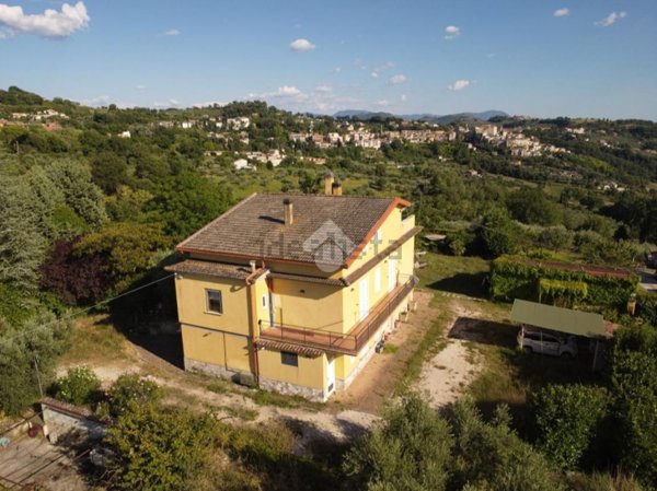 casa indipendente in vendita a Poggio Mirteto