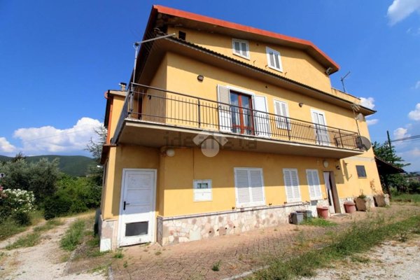 casa indipendente in vendita a Poggio Mirteto