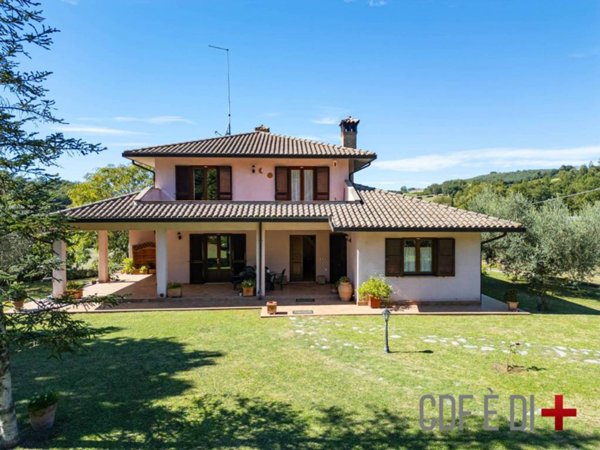 casa indipendente in vendita a Poggio Mirteto in zona Poggio Mirteto Scalo