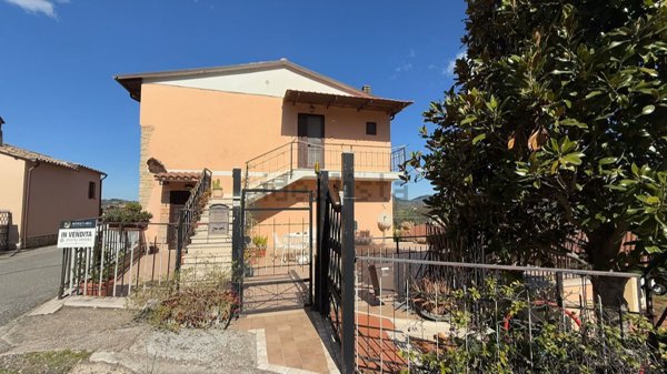 casa indipendente in vendita a Poggio Mirteto