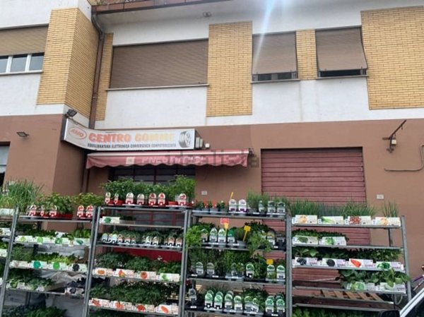 locale commerciale in vendita a Poggio Mirteto