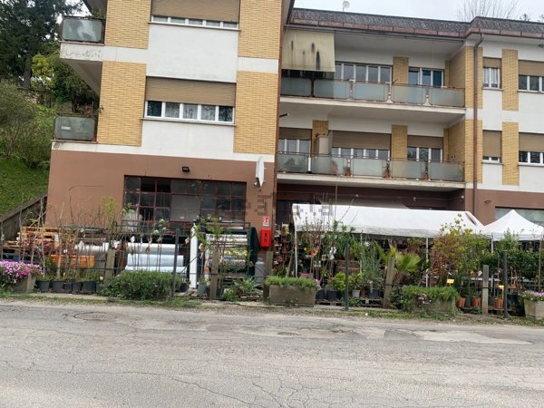 locale commerciale in vendita a Poggio Mirteto