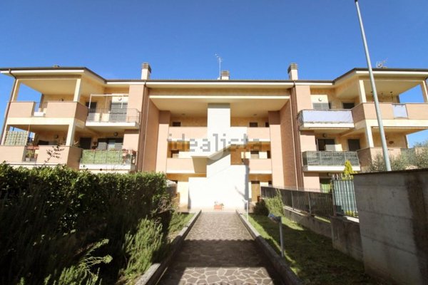 appartamento in vendita a Poggio Mirteto in zona Poggio Mirteto Scalo