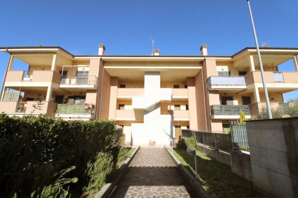 appartamento in vendita a Poggio Mirteto in zona Poggio Mirteto Scalo