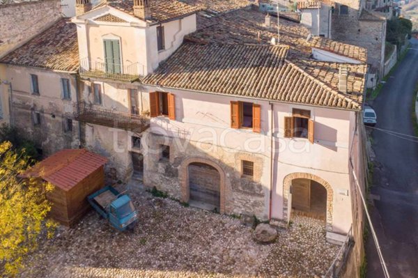appartamento in vendita a Poggio Mirteto in zona Castel San Pietro
