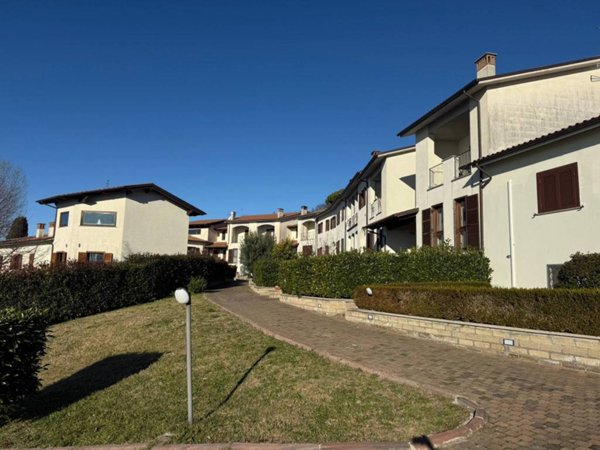 casa indipendente in vendita a Poggio Mirteto in zona San Valentino