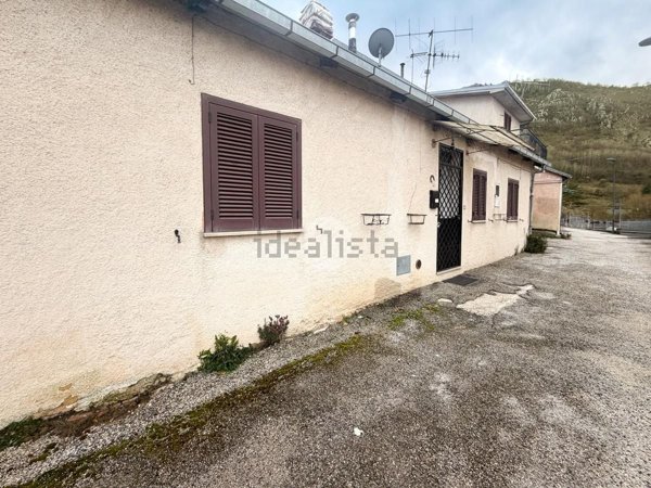 casa indipendente in vendita a Poggio Mirteto