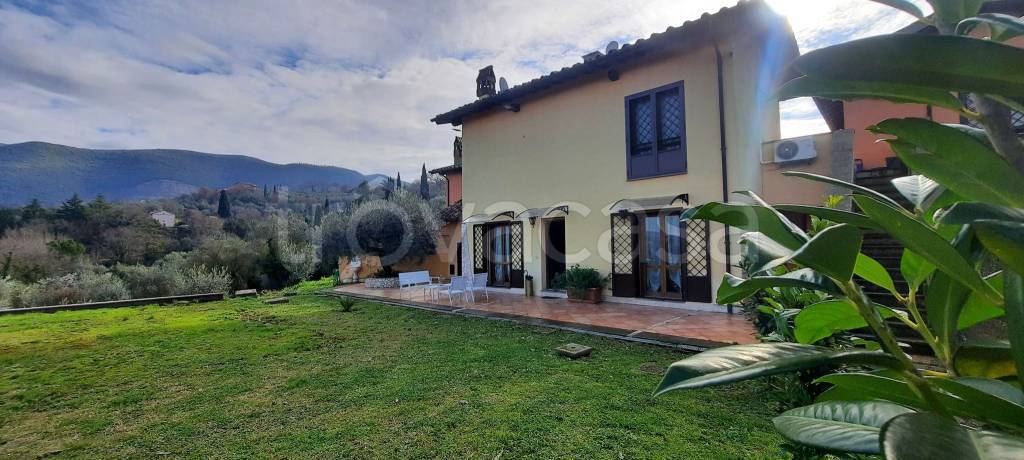 casa indipendente in vendita a Poggio Mirteto