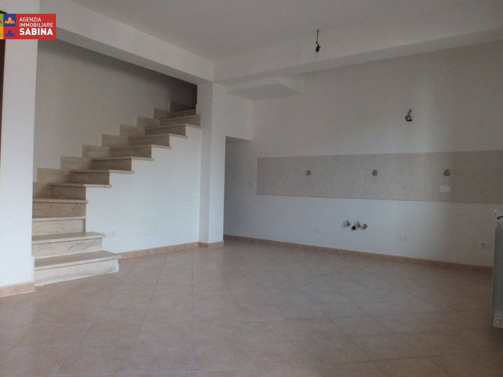 appartamento in vendita a Poggio Mirteto in zona San Luigi
