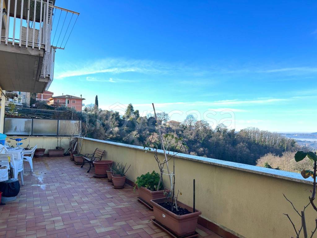 appartamento in vendita a Poggio Mirteto in zona San Valentino