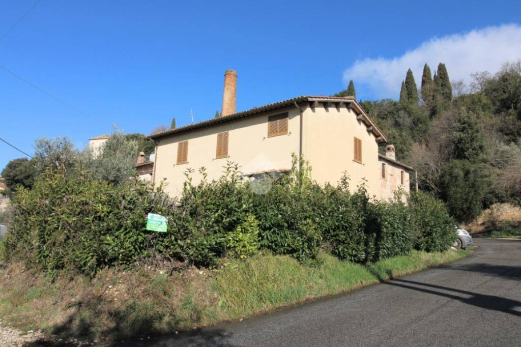 casa indipendente in vendita a Poggio Mirteto in zona Castel San Pietro