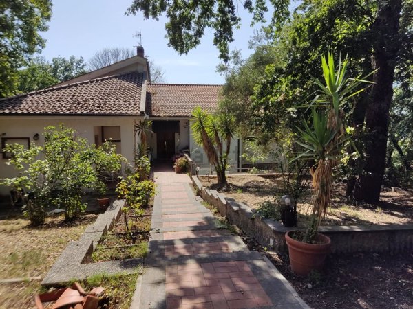 casa indipendente in vendita a Poggio Mirteto