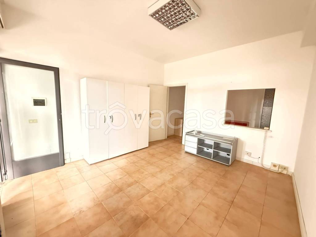 negozio in vendita a Poggio Mirteto in zona Poggio Mirteto Scalo