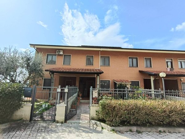 casa indipendente in vendita a Poggio Mirteto