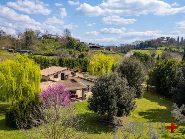 casa indipendente in vendita a Poggio Mirteto in zona Castel San Pietro
