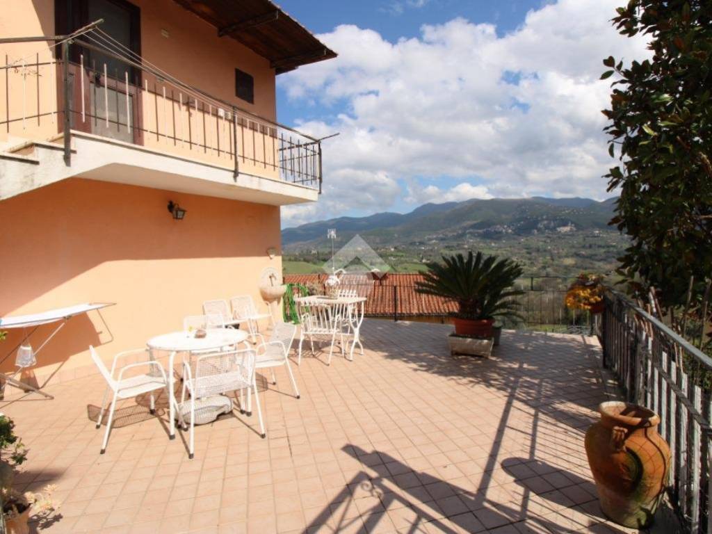 casa indipendente in vendita a Poggio Mirteto in zona San Luigi