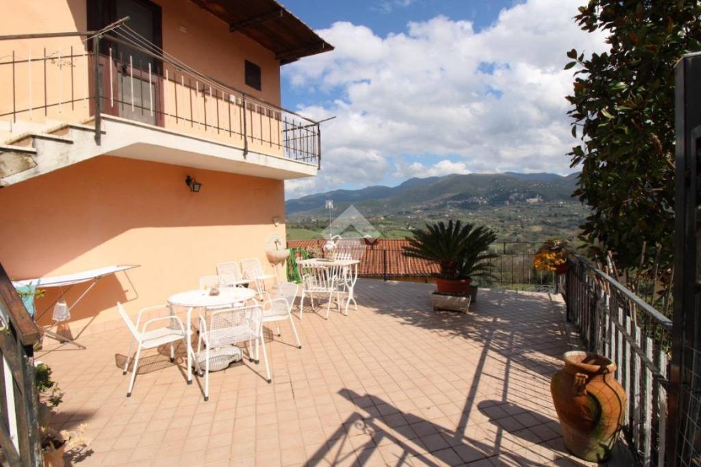 casa indipendente in vendita a Poggio Mirteto in zona San Luigi