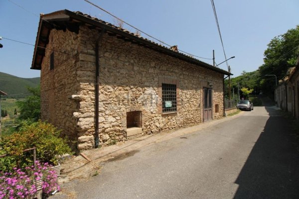 casa indipendente in vendita a Poggio Mirteto in zona Castel San Pietro
