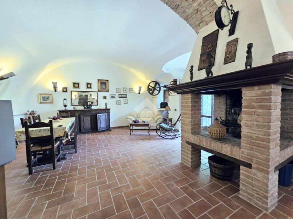 casa indipendente in vendita a Poggio Mirteto in zona Castel San Pietro