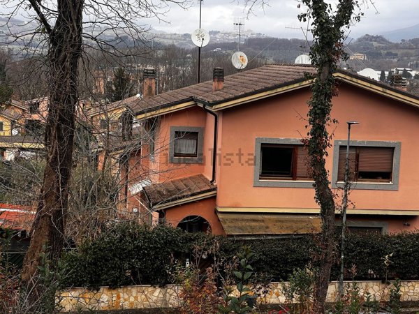 casa indipendente in vendita a Poggio Mirteto