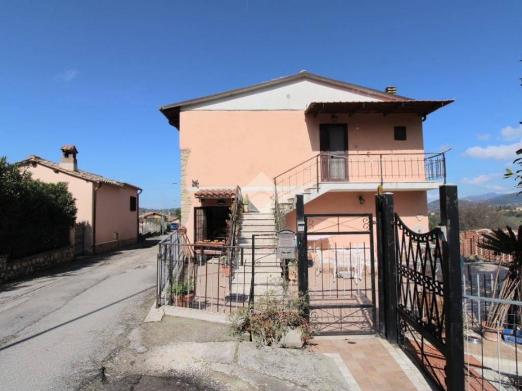 casa indipendente in vendita a Poggio Mirteto in zona San Luigi