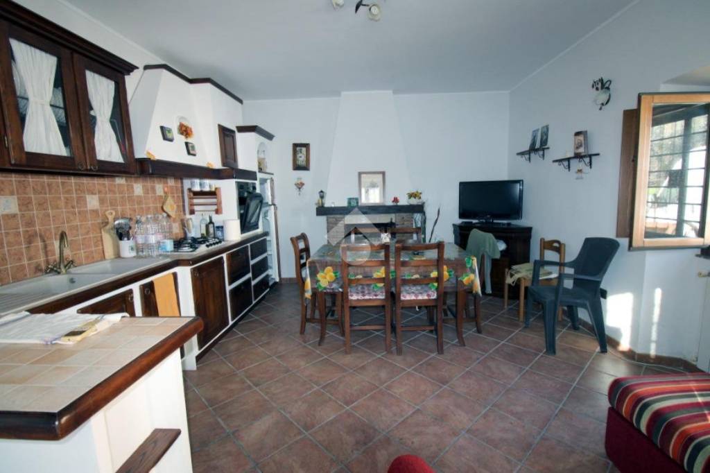casa indipendente in vendita a Poggio Mirteto in zona Castel San Pietro