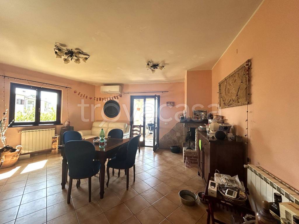 casa indipendente in vendita a Poggio Mirteto in zona San Valentino