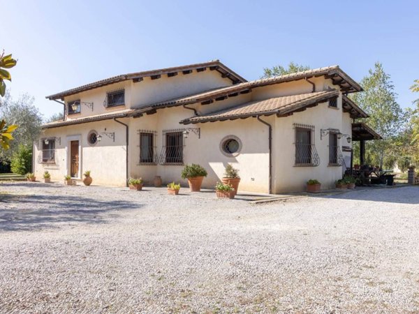 casa indipendente in vendita a Poggio Mirteto in zona Poggio Mirteto Scalo