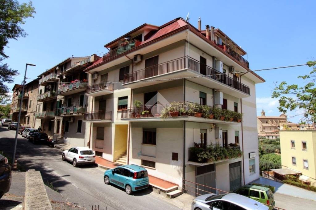 appartamento in vendita a Poggio Mirteto in zona San Valentino