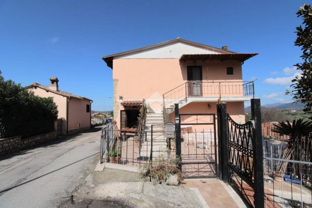 casa indipendente in vendita a Poggio Mirteto in zona San Luigi
