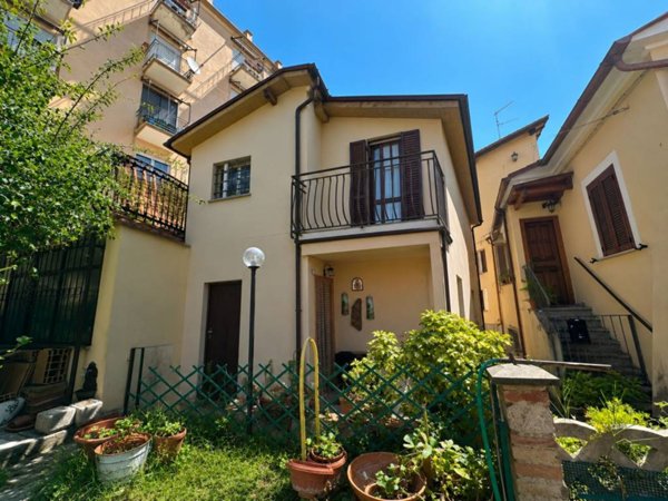 casa indipendente in vendita a Poggio Mirteto in zona San Valentino