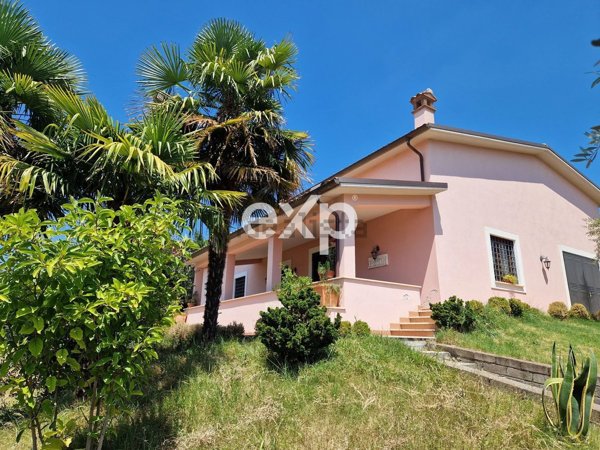 casa indipendente in vendita a Poggio Mirteto