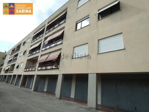 appartamento in vendita a Poggio Mirteto in zona San Valentino