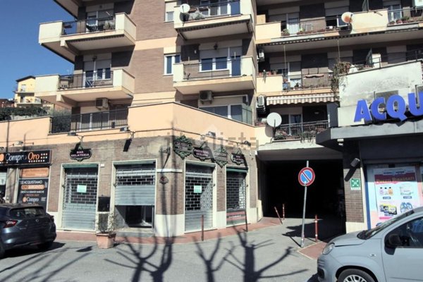 locale commerciale in vendita a Poggio Mirteto in zona San Valentino